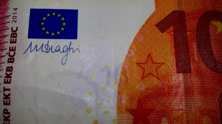10 EUR